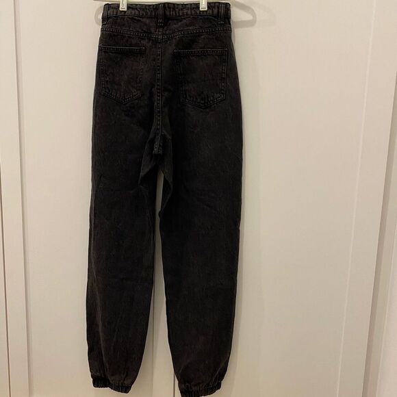 NWT Boohoo Black Denim Elastic Cuff Jogger Jeans, Size 2 - Picture 4 of 12